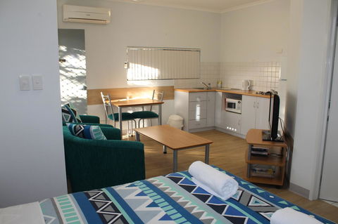 Mandurah Ocean Marina Chalets - SA Accommodation 1