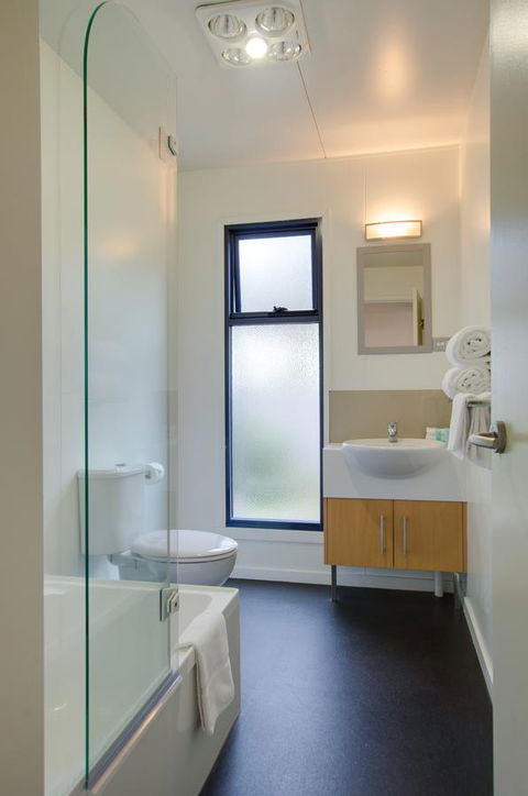 Swansea Beach Chalets - SA Accommodation 9