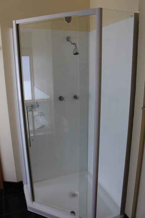 Tullah Lakeside Lodge - SA Accommodation 4