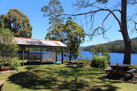 Tullah Lakeside Lodge - SA Accommodation 6