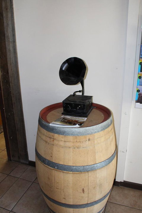 Tullah Lakeside Lodge - SA Accommodation 13