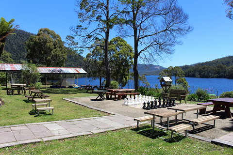 Tullah Lakeside Lodge - SA Accommodation 33