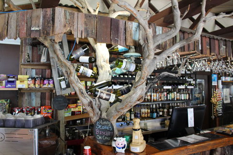 Tullah Lakeside Lodge - SA Accommodation 29