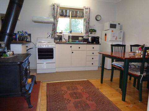 Post House Cottage - SA Accommodation 7
