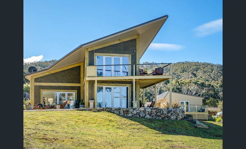 On The Huon River - SA Accommodation 0