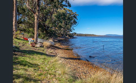 On The Huon River - SA Accommodation 1
