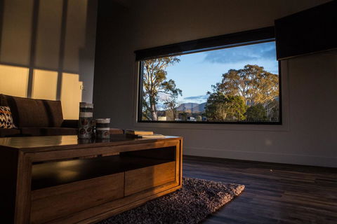 Pomonal Estate Mt Cassell Villa - SA Accommodation 3