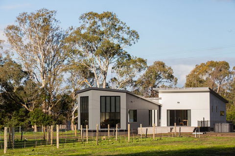 Pomonal Estate Mt Cassell Villa - SA Accommodation 0