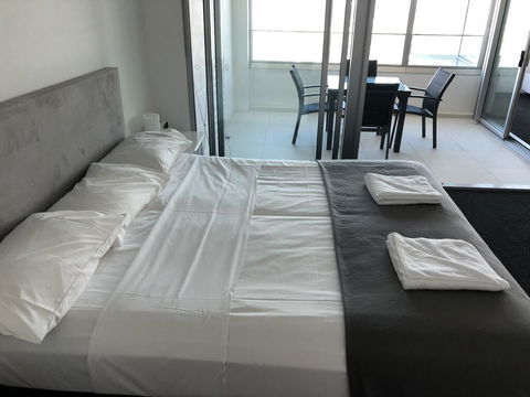 Q1 1 Bedroom Apartment On 30th Floor - SA Accommodation 3