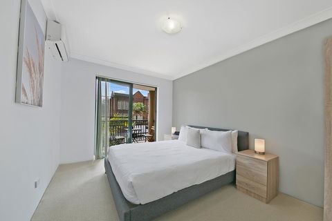 REDFERN 3 BEDROOM APARTMENT FREE PARKING WALK TO CENTRAL STATION NRE187 - SA Accommodation 3
