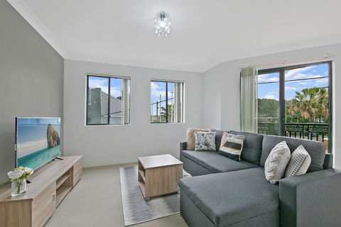 REDFERN 3 BEDROOM APARTMENT FREE PARKING WALK TO CENTRAL STATION NRE187 - SA Accommodation 0
