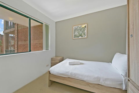 REDFERN 3 BEDROOM APARTMENT FREE PARKING WALK TO CENTRAL STATION NRE187 - SA Accommodation 2