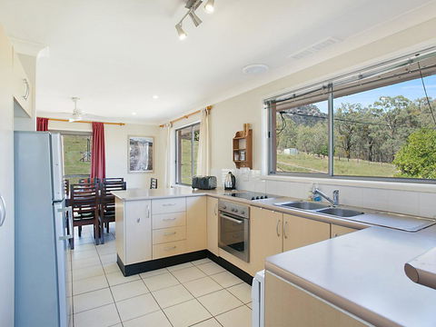 Rosamund House In Broke, 4br House In Walking Distance To Cellar Doors - SA Accommodation 2