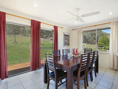 Rosamund House In Broke, 4br House In Walking Distance To Cellar Doors - SA Accommodation 3