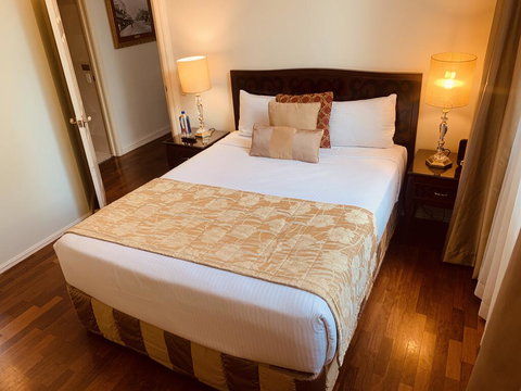 Royal Albert Hotel - SA Accommodation 2