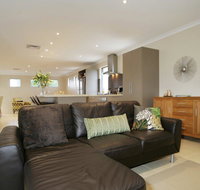 Seal 4 Bedroom House by Shoalwater Executive Homes - SA Accommodation