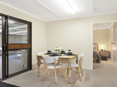 Silky Oak Cottage - Cosy With Country Views - SA Accommodation 3