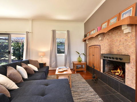 Somerville Wines Farmstay In Broke, Super Cute House On Working Farm. Walk For Miles. - SA Accommodation 0