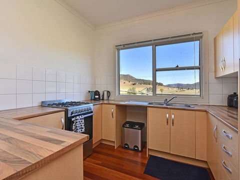 Somerville Wines Farmstay In Broke, Super Cute House On Working Farm. Walk For Miles. - SA Accommodation 2