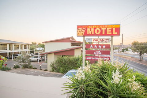 Spinifex Motel And Serviced Apartments - SA Accommodation 3