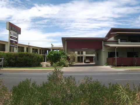 Spinifex Motel And Serviced Apartments - SA Accommodation 2