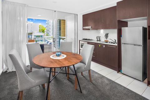 Stylish Split Level Apartment 13 Minutes From City - SA Accommodation 1