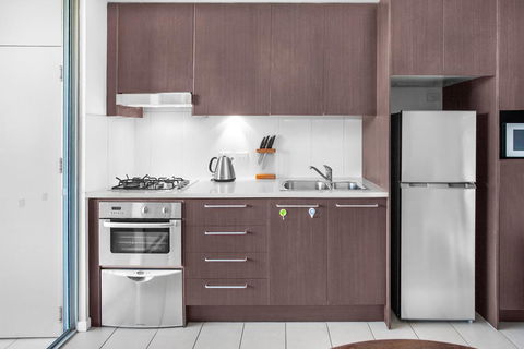 Stylish Split Level Apartment 13 Minutes From City - SA Accommodation 3