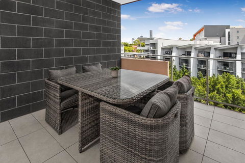 Stylish Split Level Apartment 13 Minutes From City - SA Accommodation 2