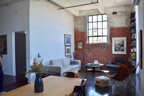 Stylish Warehouse Conversion In The Heart Of Fitzroy - SA Accommodation 0