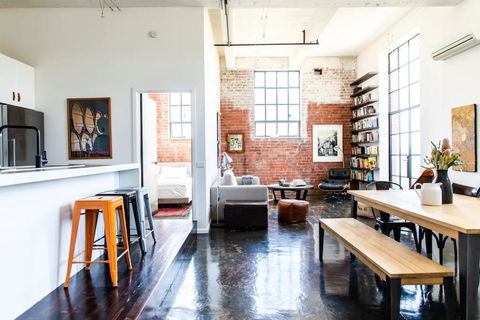 Stylish Warehouse Conversion In The Heart Of Fitzroy - SA Accommodation 1