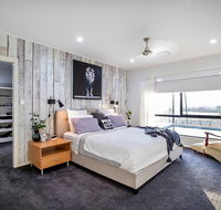 Sunset Penthouse Couples Retreat close to Airlie Beach Champagne on arrival - SA Accommodation