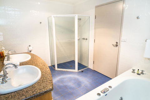 Edgewater Hotel - SA Accommodation 8