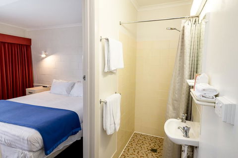 Edgewater Hotel - SA Accommodation 5