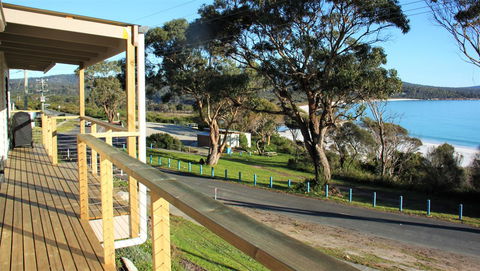 KINGFISHER COTTAGE Beachfront At The Binalong Bay - SA Accommodation 8