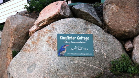 KINGFISHER COTTAGE Beachfront At The Binalong Bay - SA Accommodation 15