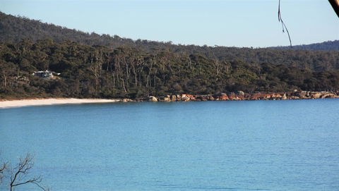 KINGFISHER COTTAGE Beachfront At The Binalong Bay - SA Accommodation 12