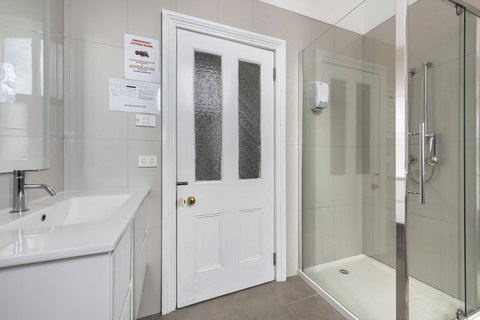 Empire Hotel Queenstown - SA Accommodation 10