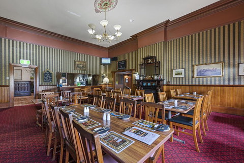 Empire Hotel Queenstown - SA Accommodation 13