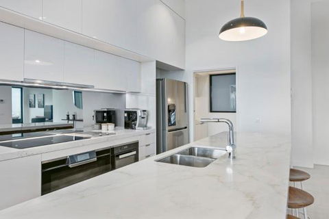 Experience Platinum Hotel Apartments - SA Accommodation 10