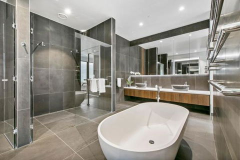 Experience Platinum Hotel Apartments - SA Accommodation 9