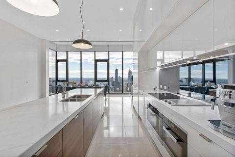 Experience Platinum Hotel Apartments - SA Accommodation 15