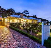 Lovely 5BR full house in Glen Waverley walk to train bus  shops - SA Accommodation