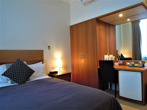 Plough Hotel - SA Accommodation 7