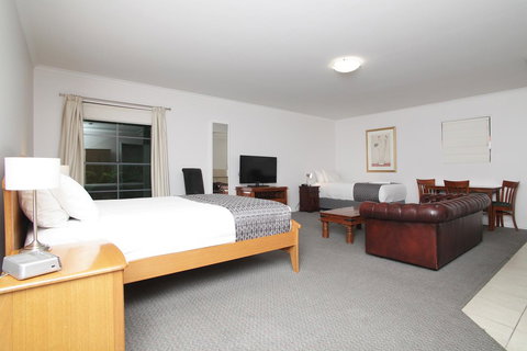 Quality Inn & Suites The Menzies - SA Accommodation 9
