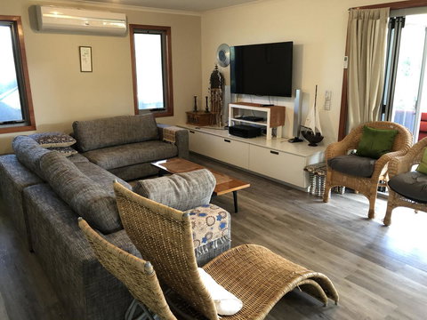 Beautiful, Cosy And Quiet - SA Accommodation 4