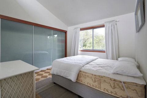 Beautiful, Cosy And Quiet - SA Accommodation 12