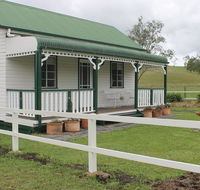 The Dollhouse Cottage - SA Accommodation