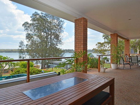 The House On The Lake @ Fishing Point, Lake Macquarie - Honestly Put The Line In And Catch Fish - SA Accommodation 0