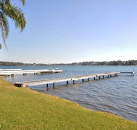 The Studio on the Lake  Fishing Point Lake Macquarie - honestly put the line in and catch fish - SA Accommodation