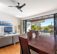 Unit 3 Rainbow Surf - Modern double storey townhouse with large shared pool close to beach and shop - SA Accommodation